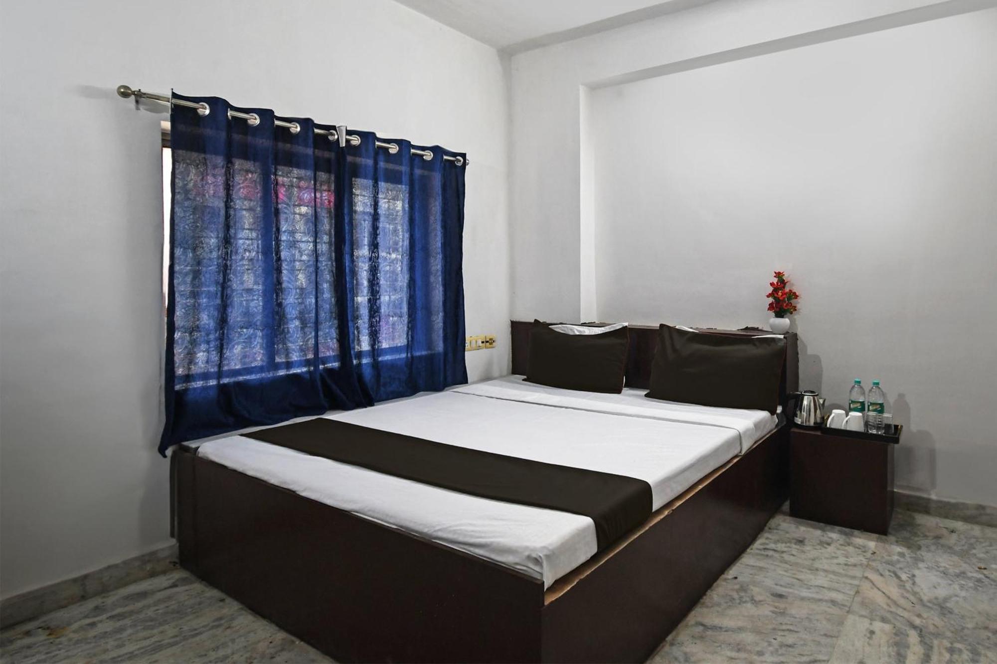 Oyo Hotel Chinar Park Калькутта Экстерьер фото