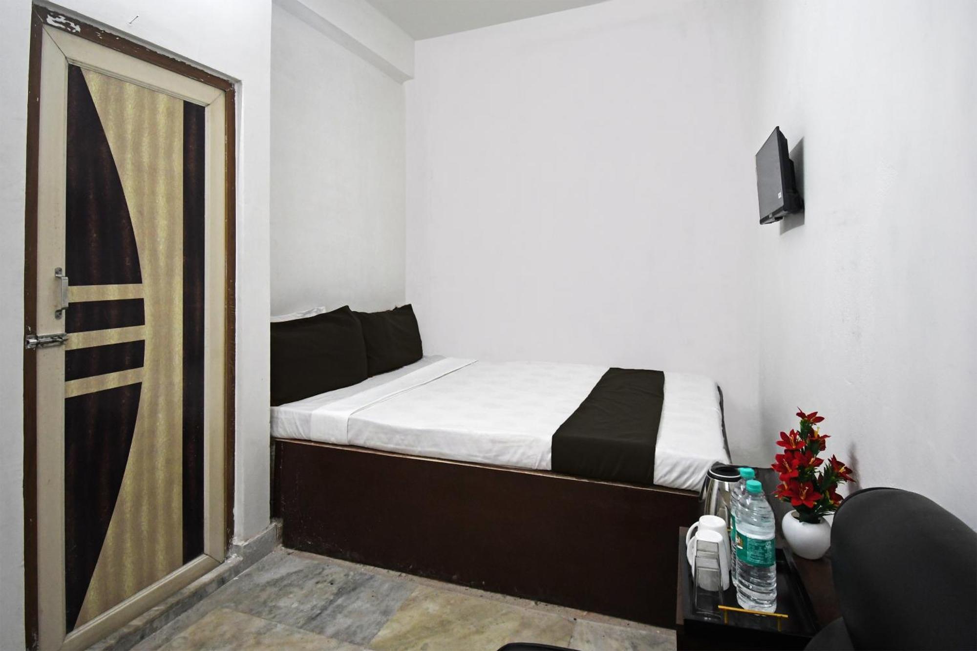 Oyo Hotel Chinar Park Калькутта Экстерьер фото