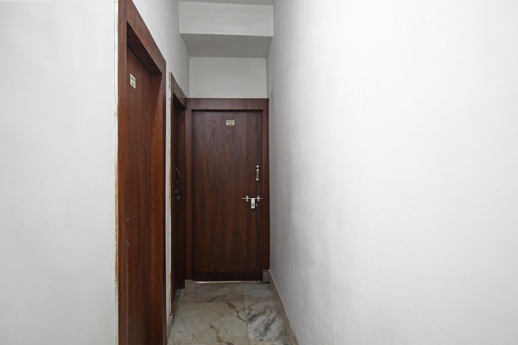 Oyo Hotel Chinar Park Калькутта Экстерьер фото