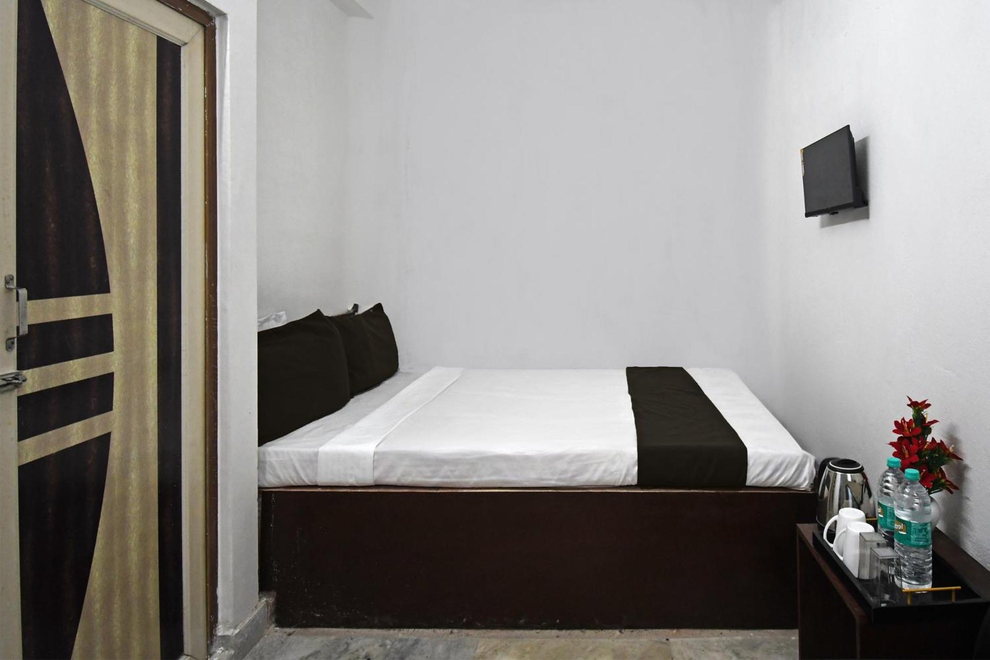 Oyo Hotel Chinar Park Калькутта Экстерьер фото