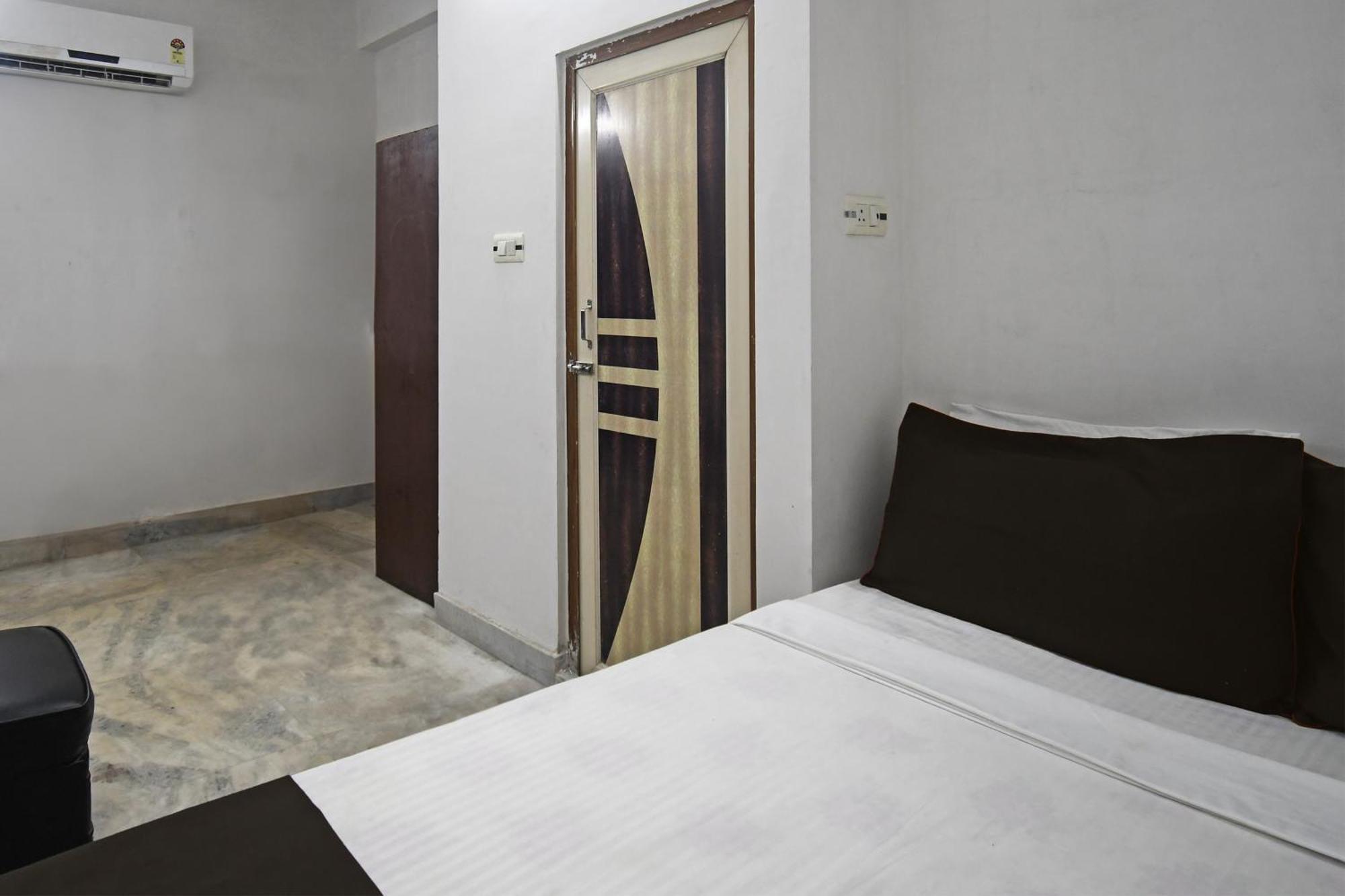 Oyo Hotel Chinar Park Калькутта Экстерьер фото